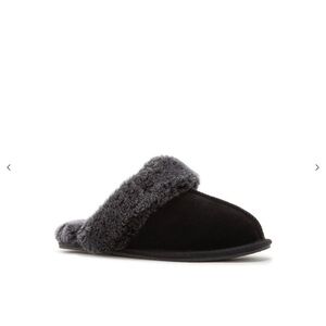 Elegant Black Fuzzy Slippers for Women
